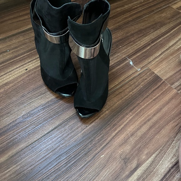 Guess - Picture 2 of 2